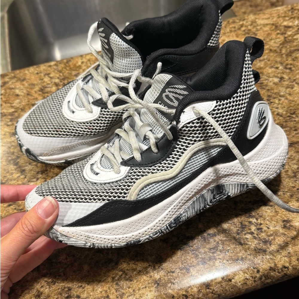 Under Armour Black and White Kids Sneakers size 5